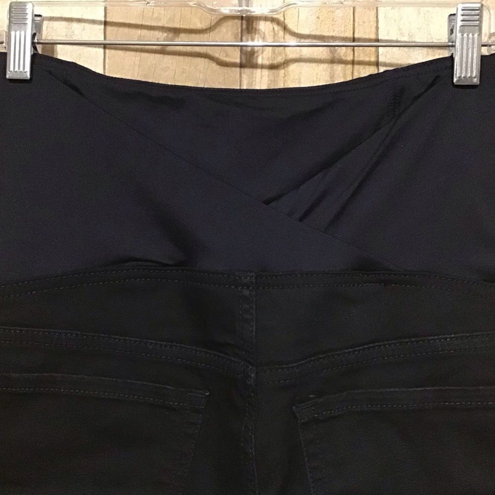 Isabel Maternity Crossover Panel Bermuda Shorts‎ 8 - Picture 3 of 5